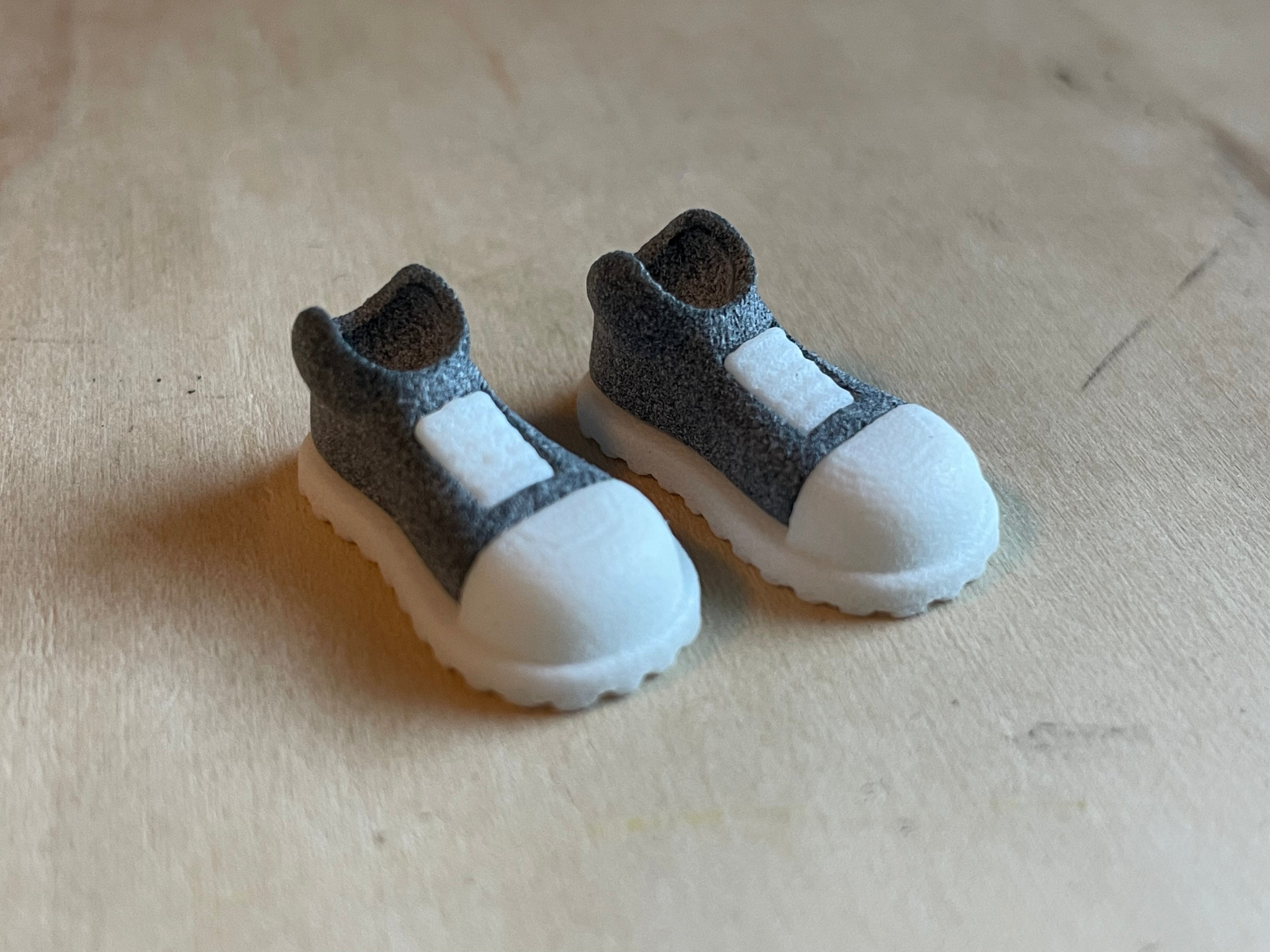 Poseable Sneaker Set for ModiBot Mo