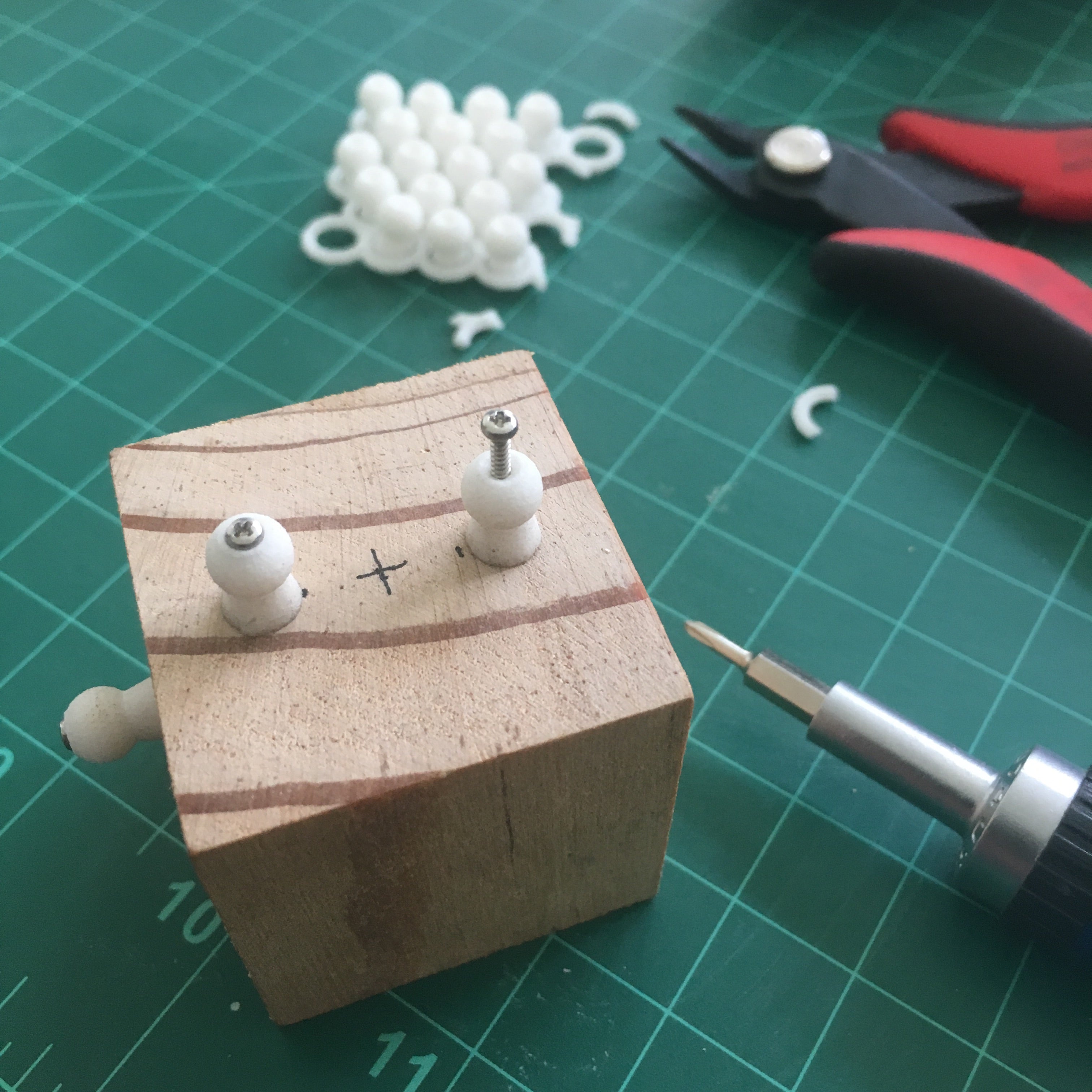 'Screw-on' ball adaptor set for ModiBot