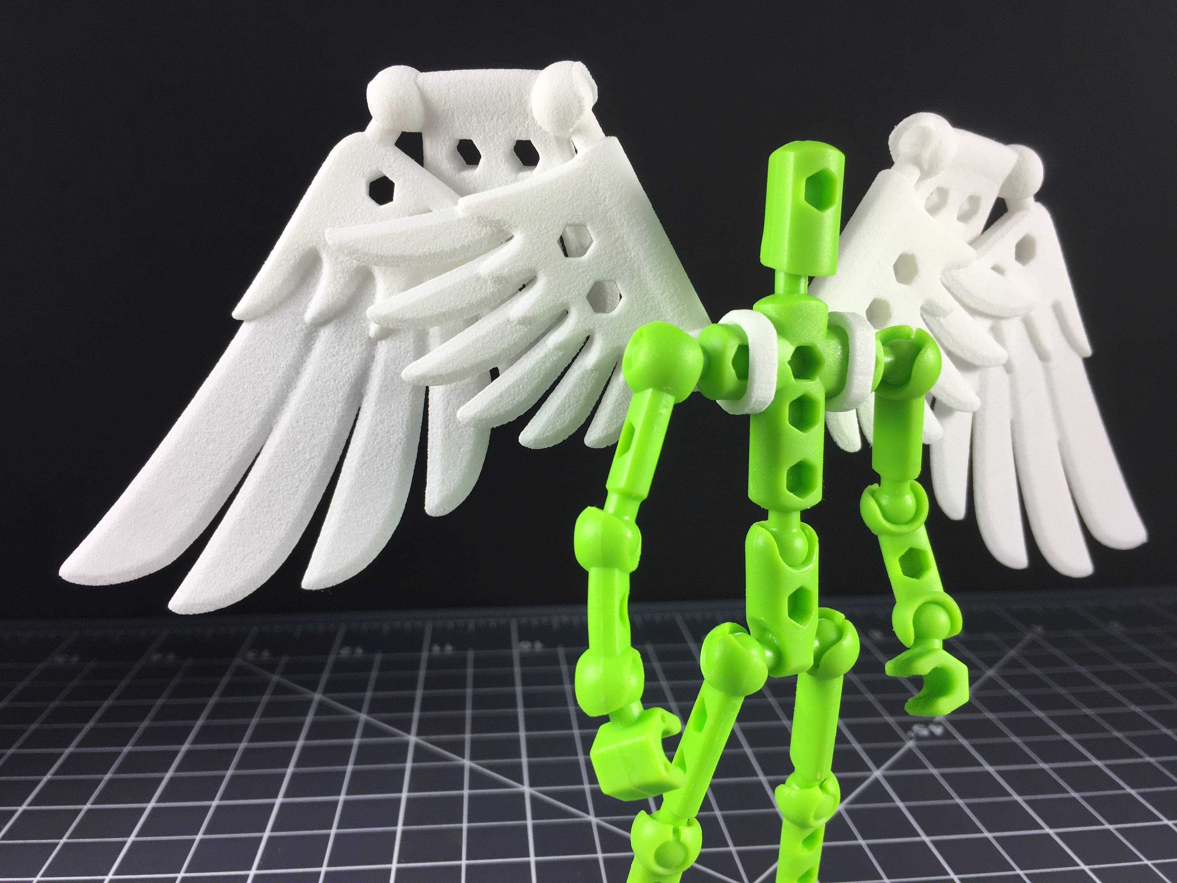 Articulated wing kit for ModiBot Mo