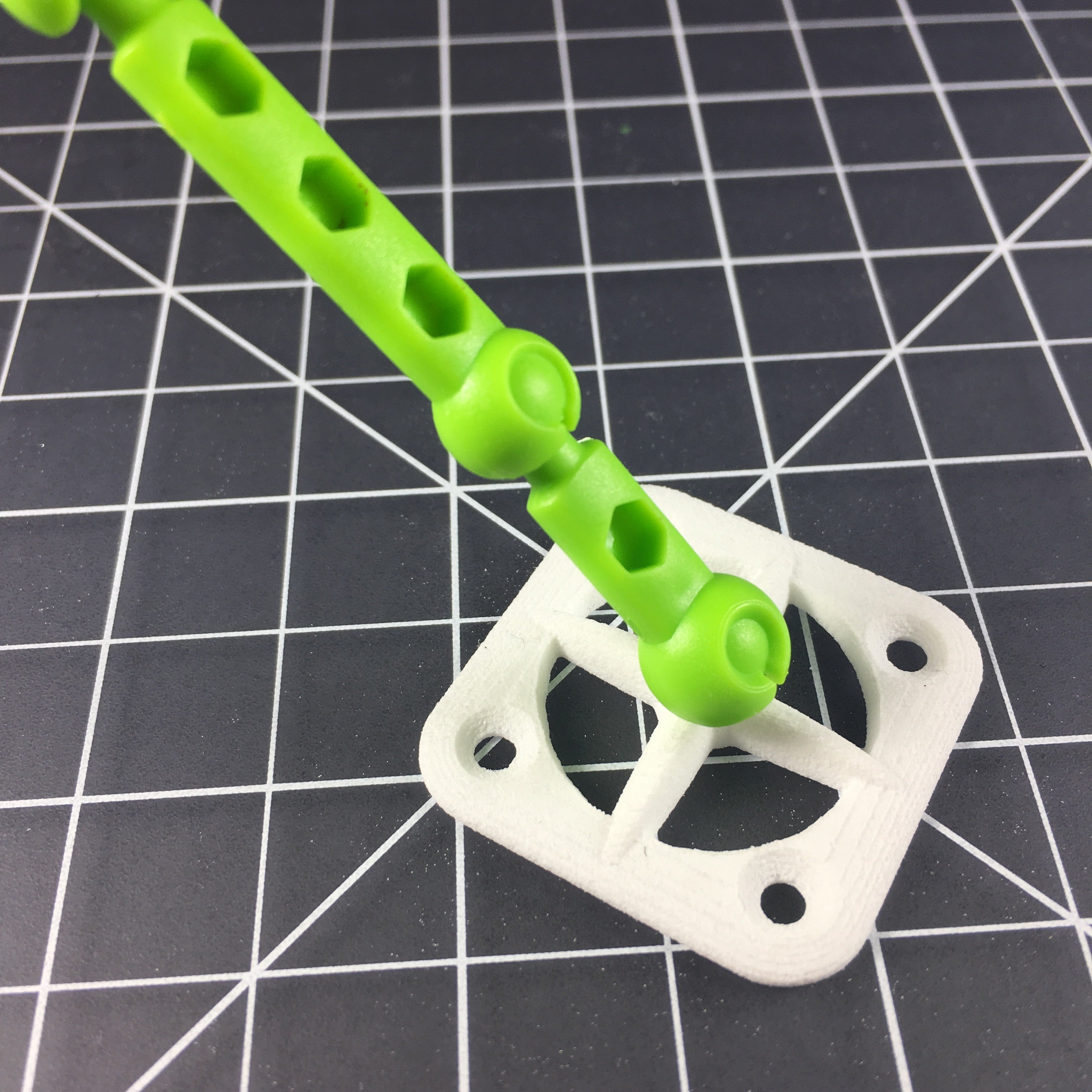 Ball-jointed, screw-mount base for Stopmotion Rigging